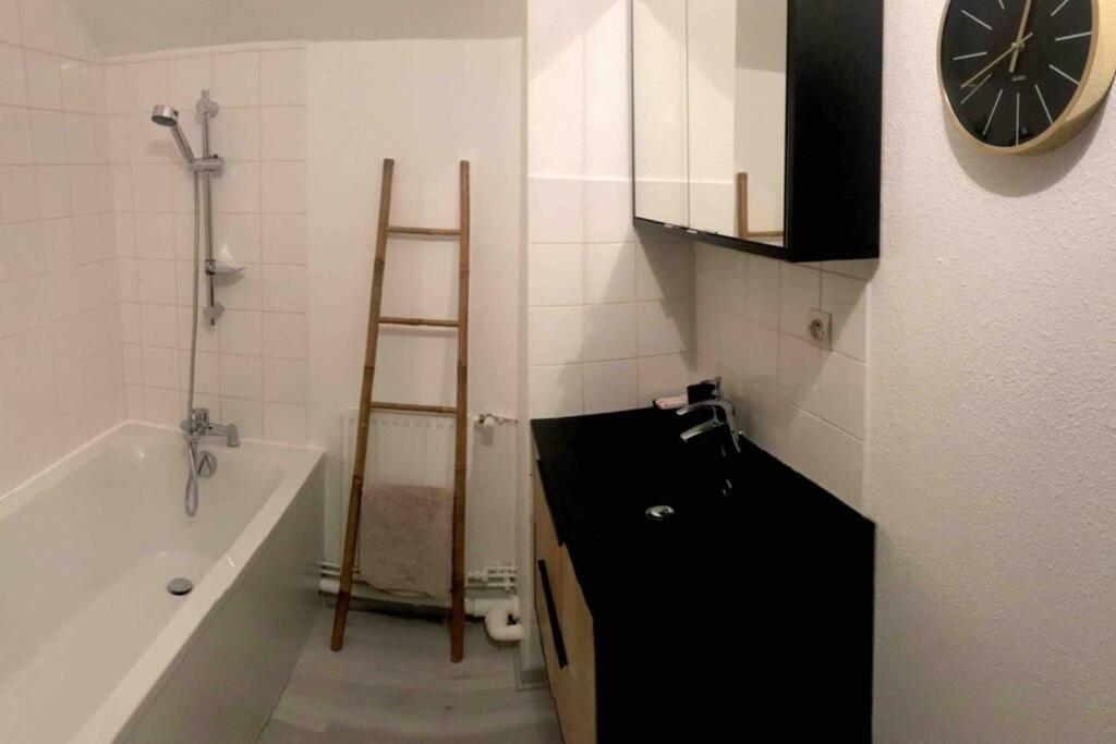 La maison de ville - 4 chambres, 2 sdb, terrasse et garage - 90m2 Vesoul Extérieur photo